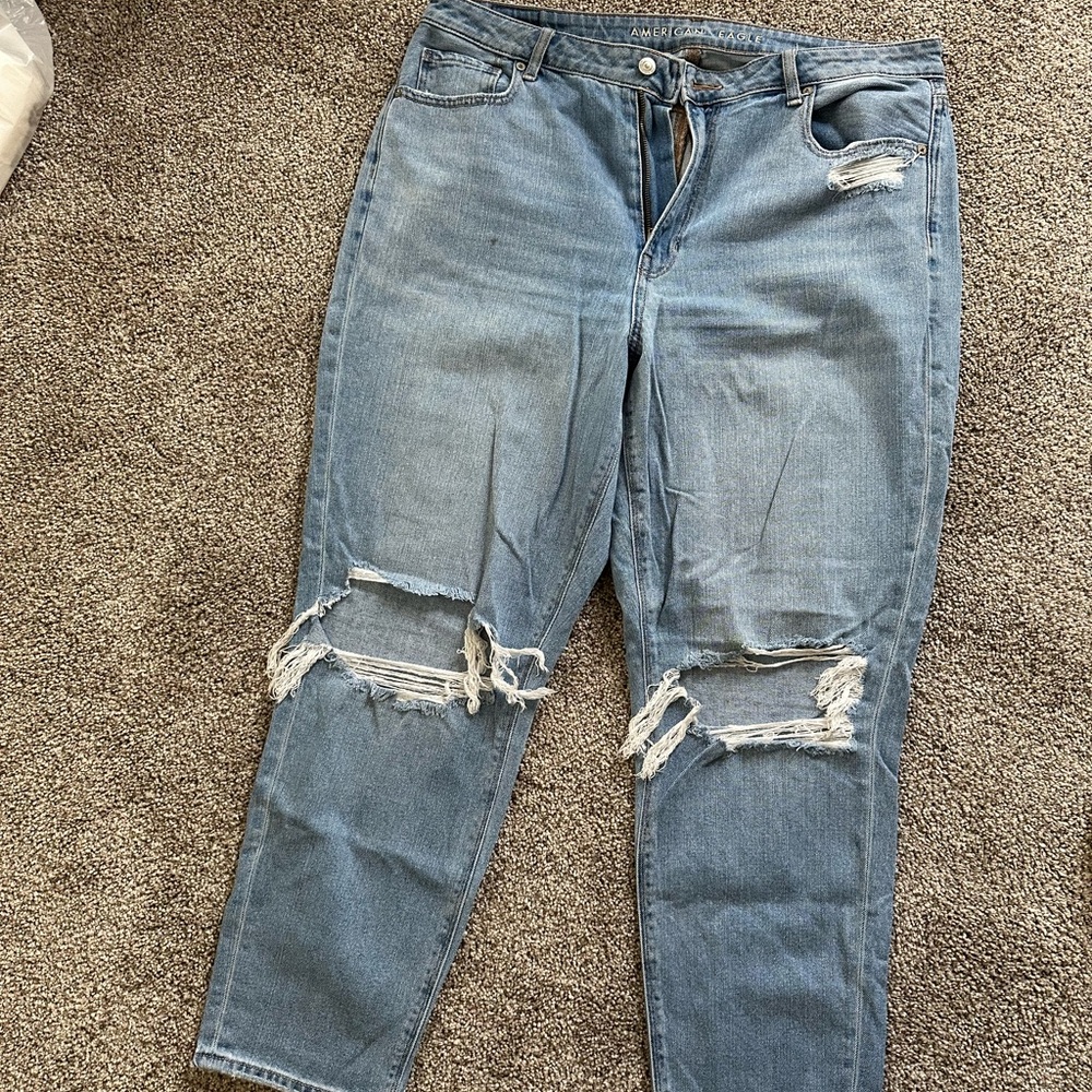 American Eagle Outfitters Light Blue Distressed Mom Jeans